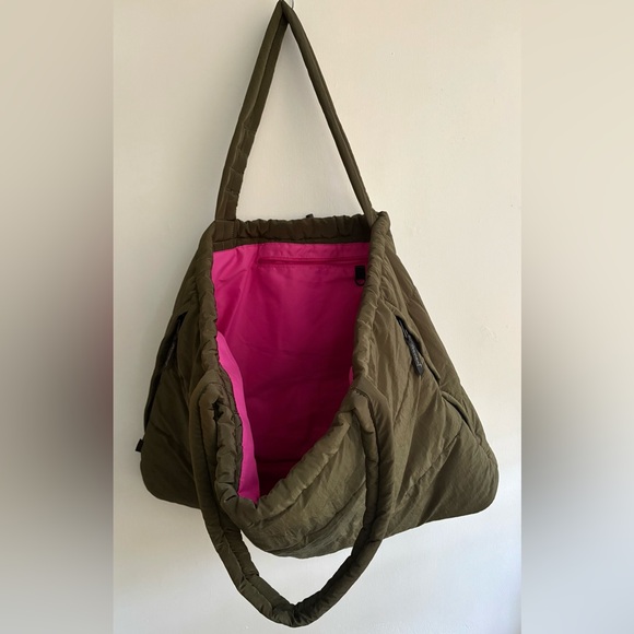 FP Movement Cool and Cozy Tote🔥 - Picture 6 of 16